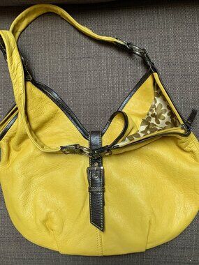 Vintage Y2K Nino Bossi Yellow Pebbled Leather Shoulder bag with floral interior